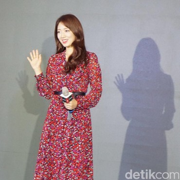 Keren, Park Shin Hye Donasi 90 Ribu Pembalut untuk Remaja Tak Mampu