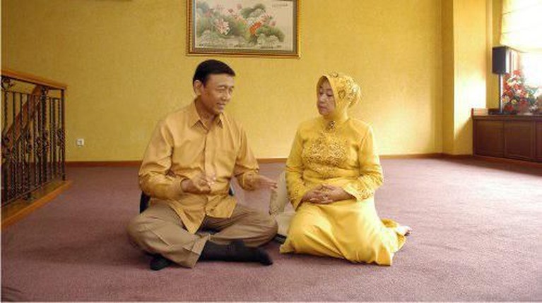 44 tahun sudah Wiranto menjalani kehidupannya bersama sang istri tercinta, Rugaiya Usman. Seperti apa potret kemesraan mereka? Cek yuk!