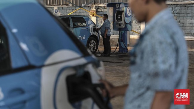 PLN berharap rumusan Stasiun Pengisian Kendaraan Listrik Umum (SPKLU) bisa dibuat sehingga mampu diproduksi lokal.