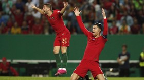 FOTO: Portugal Menang, Ronaldo di Ambang Sejarah Besar