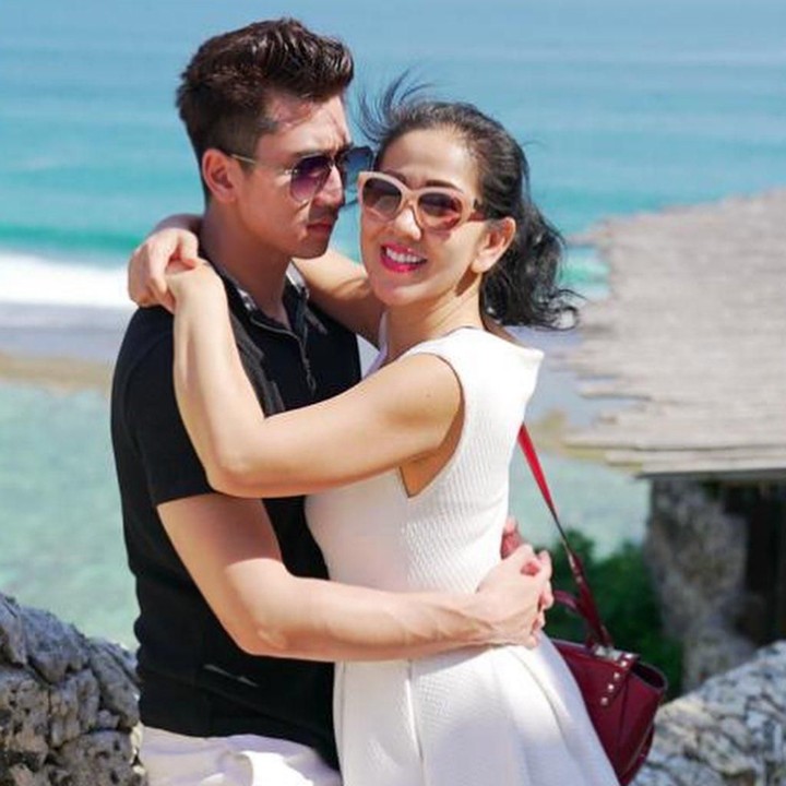 <p>Pemeran Rayhan dalam sinetron <em>Cinta Anak Muda</em>, Verrel Bramasta, merupakan anak dari artis Venna Melinda dan Ivan Fadilla. Dalam salah satu postingannya di Instagram, Verrel, tak kalah manis memberikan pujian bagi sang ibunda, "Kalo yang ini satu untuk selamanya." (Foto: Instagram @vennamelindareal)</p>
