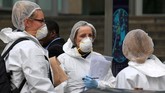 FOTO: Teror Penusukan di Manchester Seorang lelaki menikam sejumlah orang di Manchester, Inggris hingga melukai lima orang. Aksinya diduga adalah tindakan terorisme.