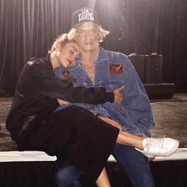 Satu Tahun Pacaran, Miley Cyrus dan Cody Simpson Putus