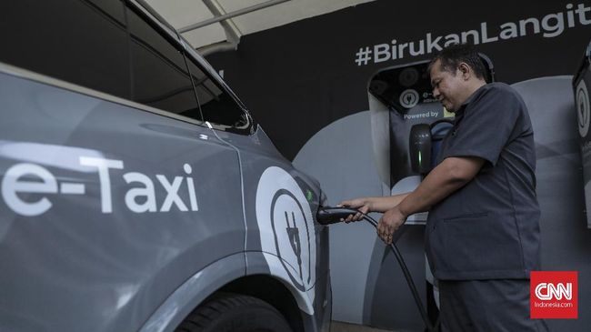 Anies Resmi Bebaskan Pajak Kendaraan Listrik di Jakarta