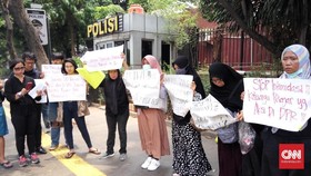 Emak-emak Tergerak Ikut Aksi Simpati Korban Demo September