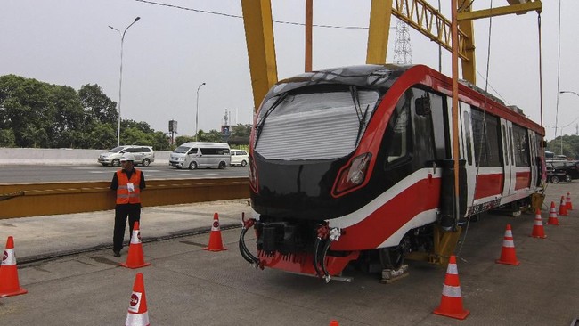 PT Adhi Karya (Persero) Tbk telah menerima pembayaran keempat atas pekerjaan proyek LRT Jabodebek sebesar Rp1,4 triliun.