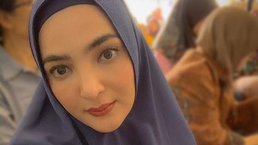 img-title Ashanty Unggah Foto Berhijab, Azriel: Jangan di Lepas Ya Bundaa