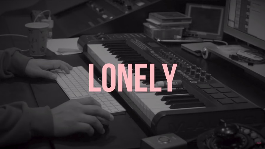 Lirik lagu milik 2NE1 yang berjudul Lonely.