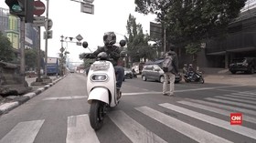 VIDEO: Jajal Motor Listrik Legal di Jalanan Jakarta