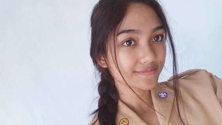 Transformasi Marion Jola dari Penampilan Polos Hingga Seksi Menggoda Beberapa foto transformasi Marion Jola dari bocah kampung hingga seksi menggoda.