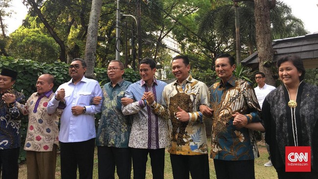 Sandiaga Uno sepakat kehadirannya di pelantikan Jokowi-Ma'ruf akan memberi pesan kepada dunia bahwa Indonesia tetap damai meski berbeda pilihan di Pilpres 2019.