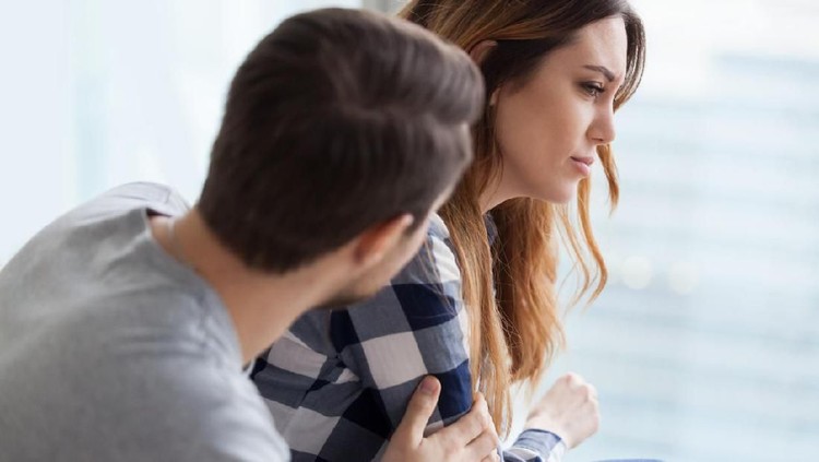 Bunda, simak ramalan zodiak hari ini mengenai keuangan, asmara, karier, hingga peruntungan lainnya yuk!