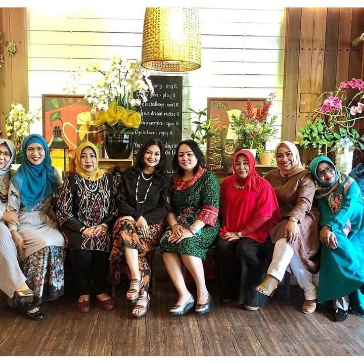 <p>Sejak menikah, Bella mulai aktif di kegiatan resmi pemerintah, mendampingi suaminya. (Foto: Instagram @bellasaphiraofficial)</p>