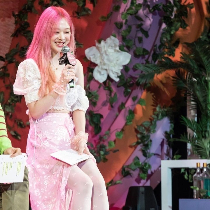 <p>Sulli memulai debut tahun 2005 sebagai aktris cilik dan di tahun 2009 bergabung dalam grup idol bernama f(x). (Foto: Instagram @jelly_jilli)</p>