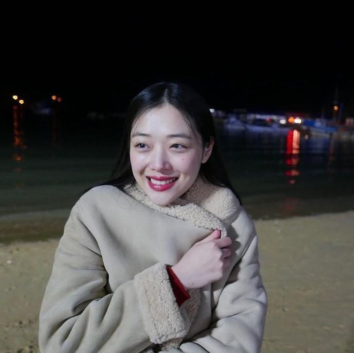 <p>Di akhir hayatnya, Sulli dikenang para penggemarnya sebagai sosok yang ceria. (Foto: Instagram @jelly_jilli)</p>