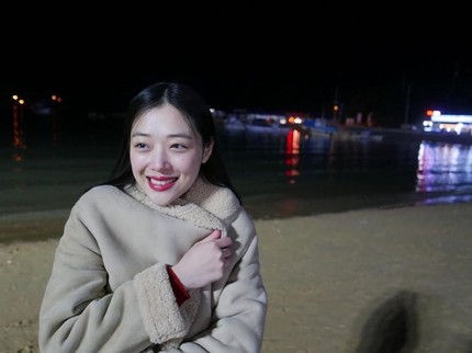 8 Potret Cantik Sulli yang Bunuh Diri Tragis, Sedih Dikenang