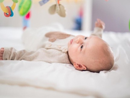 Tips Memilih Mainan Bayi Sesuai Usia dan Kebutuhan Tumbuh Kembangnya