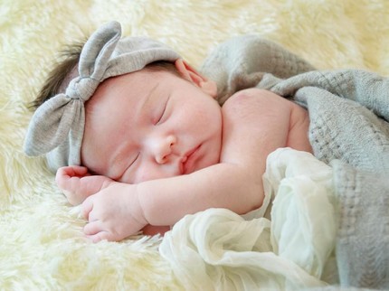 15 Nama Bayi Perempuan Islami Bermakna Kuat