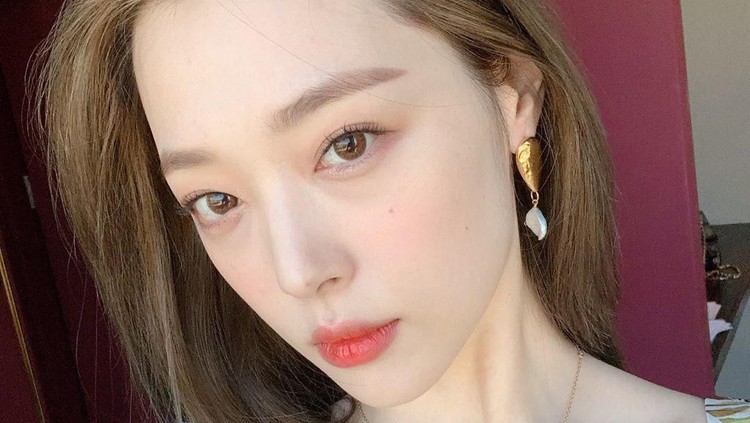 Di temukan meninggal bunuh diri, Sulli membuat dunia hiburan Korea geger.