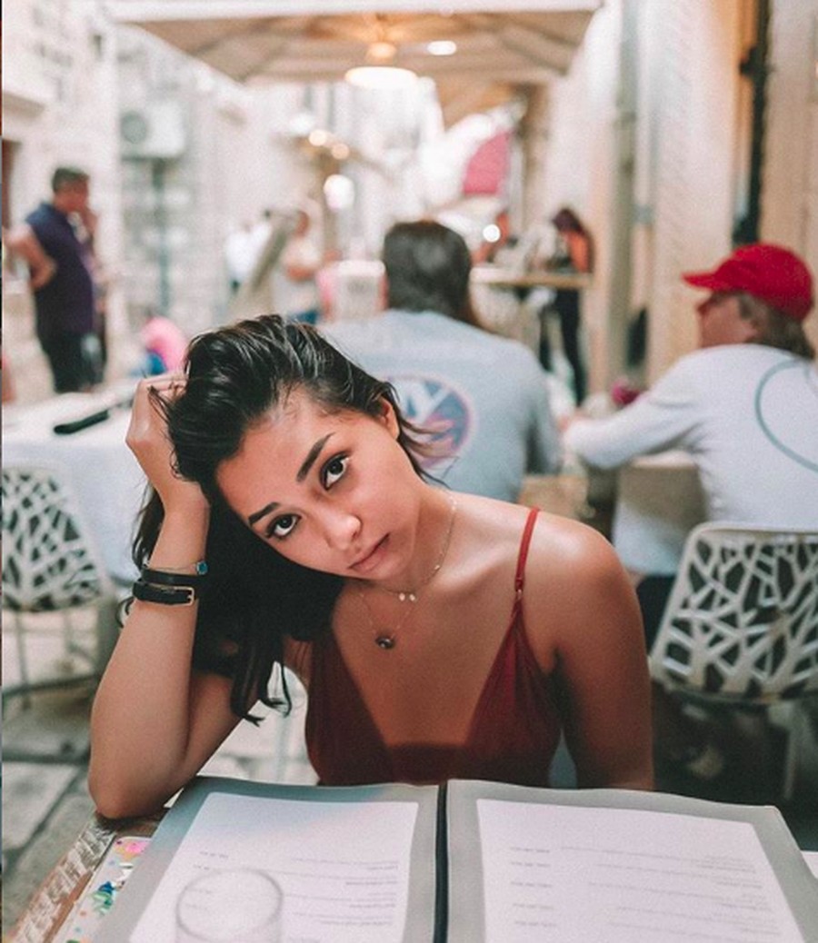 Ini deretan artis cantik yang berani tampil blak-blakan tanpa bra.