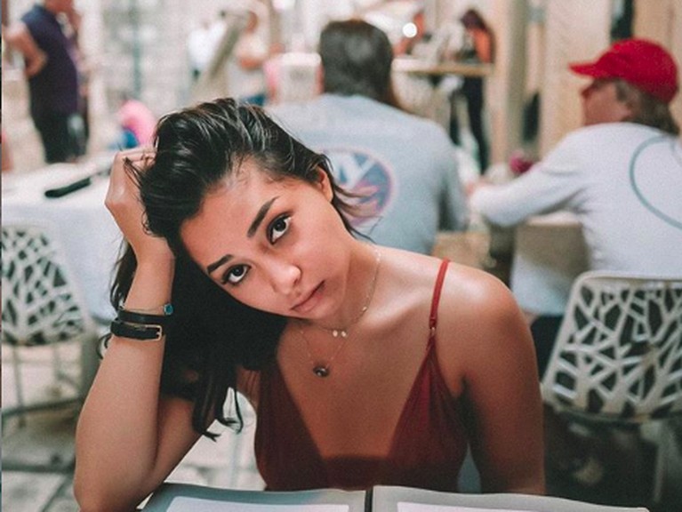 5 Foto Seleb Berbaju Terbuka Ini, Bikin Iman Goyah Deretan seleb ini tampil percaya diri dengan baju terbuka bahkan tanpa mengenakan bra atau pakaian dalam. Penasaran? Yuk, intip!
