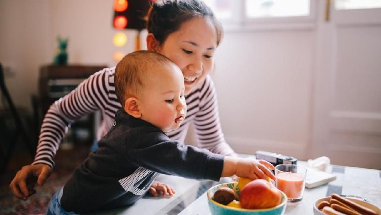 Cegah GTM, Ini 8 Sayur dan Buah yang Ramah untuk Bayi Tumbuh Gigi Anak rewel karena tumbuh gigi? Coba beri sayur dan buah beku deh, Bun.
