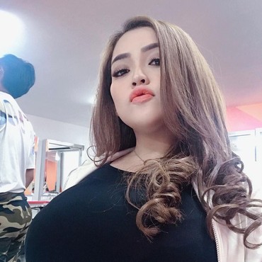 Unggah Foto Setengah Bugil di Kamar Mandi, Clara Gopa Disuruh Tobat