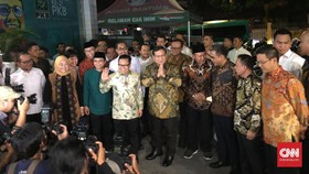 Beda Gaya Berburu Restu Prabowo dan Langkah Santai SBY