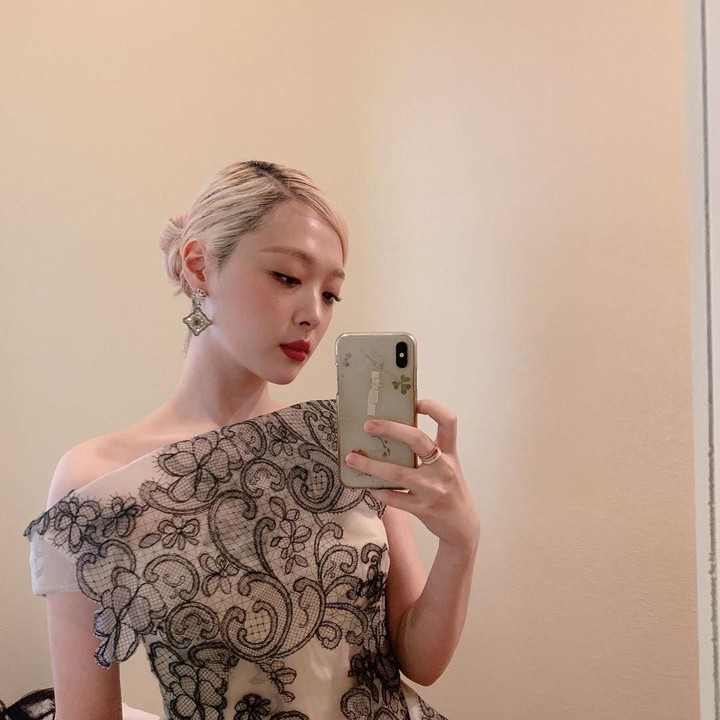 <p>Sulli yang bernama lengkap Choi Jin Ri adalah aktris sekaligus penyanyi Korea Selatan kelahiran 29 Maret 1994. (Foto: Instagram @jelly_jilli)</p>