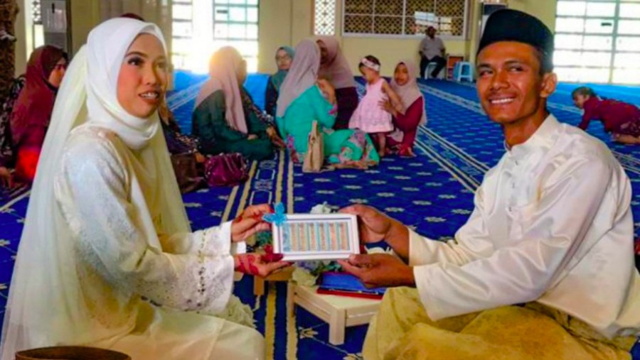 Viral Guru S2 Nikah dengan Sopir Truk, Bukti Cinta Tak Pandang Status