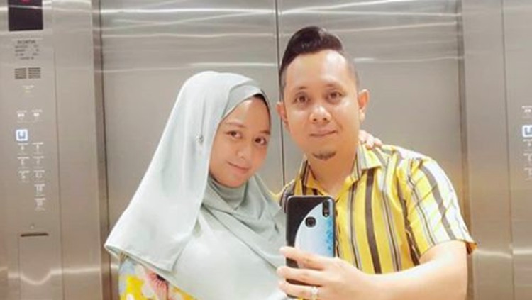 Penyanyi Malaysia yang juga kontestan D'Academy Asia 3, Azizul Haqim, harus merelakan kepergian putrinya di usia 4 hari.