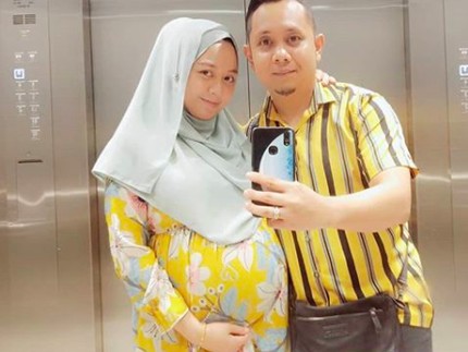 Ciuman Duka Azizul Haqim buat Bayinya yang Meninggal di Usia 4 Hari