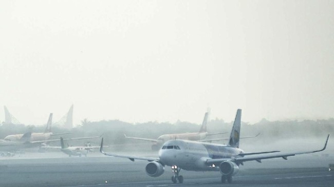 Pilot maskapai asal Skandinavia SAS melakukan mogok kerja massal yang berujung pada pembatalan 60 persen penerbangan di tengah musim liburan.