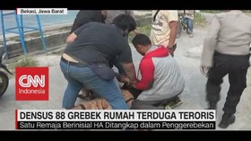 VIDEO: Densus 88 Grebek Rumah Terduga Teroris