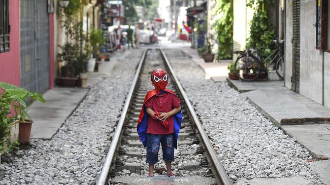 FOTO: Rel Kereta 'Instagramable' di Hanoi Ditutup