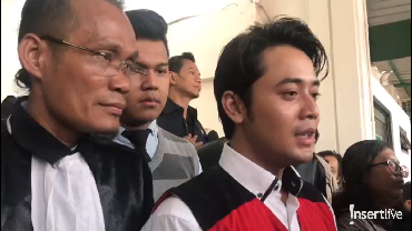Santai Jadi Terdakwa, Kriss Hatta Yakin Menang di Persidangan