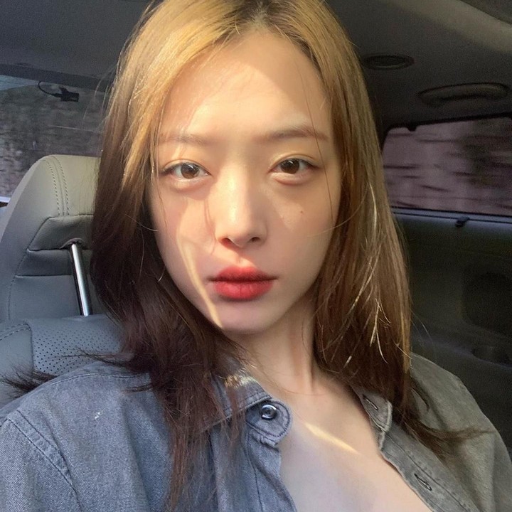 <p>Hari ini, Senin (14/10/2019), Sulli mengakhiri hidupnya. Foto ini menjadi foto terakhir yang diunggah pemeran film Real ini. (Foto: Instagram @jelly_jilli)</p>