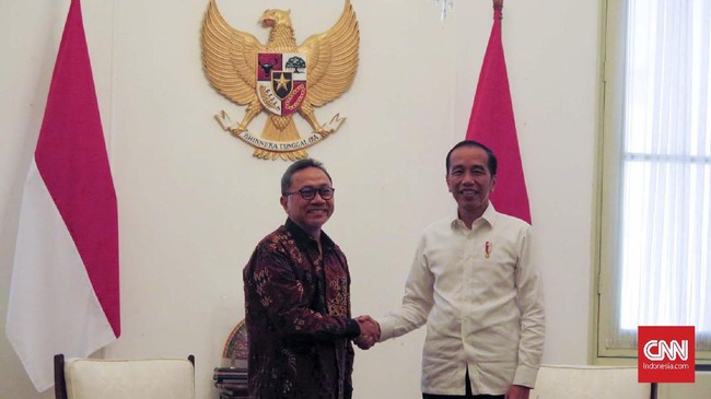 Usai bertemu Jokowi, eks Ketua MPR Zulkifli Hasan memastikan amendemen UUD 1945 tak akan mengubah mekanisme pilpres atau kembali menjadi mandataris MPR.