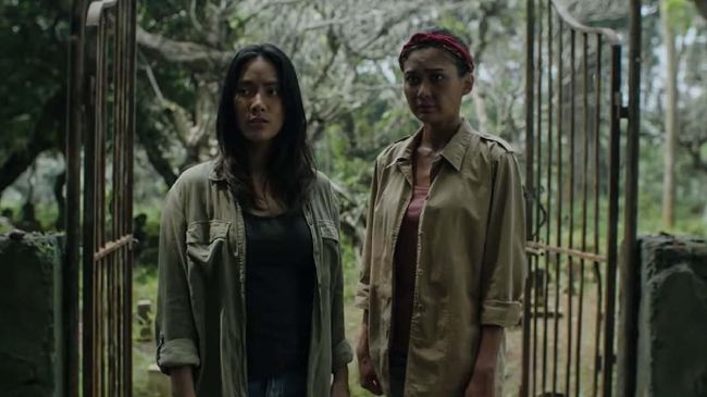 Sama-sama digarap oleh Joko Anwar, 'Perempuan Tanah Jahanam' yang debut pada Kamis (17/10) tercatat mendapat angka lebih besar daripada 'Pengabdi Setan'.