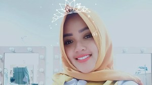 Mantan Ancam Sebar Foto Telanjang, Clara Gopa: Awas Ya!