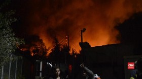 VIDEO: Kamp Pencari Suaka di Yunani Terbakar