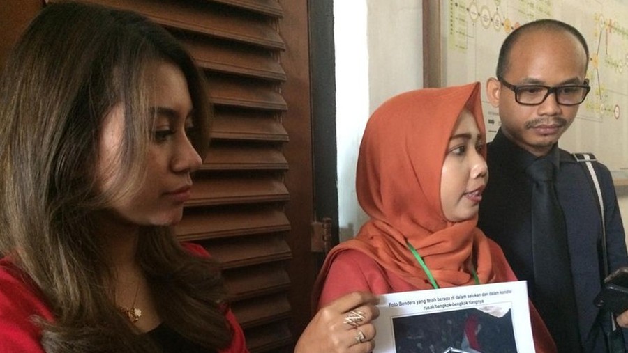 Istri Syamsul Arifin, tersangka kasus rasisme asrama mahasiswa Papua di Surabaya terus mencari keadilan.