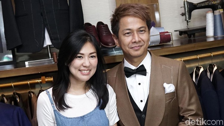 Simak artikel terpopuler HaiBunda hari ini. Delon menikah dengan janda kaya raya hingga ide kado bayi.