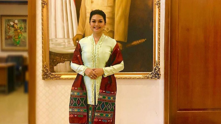 Unggahan Bella Saphira yang menyinggung nyinyiran istri dandim.