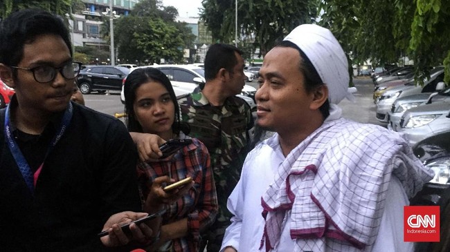 Abdi Setiawan, menantu Wiranto meminta masyarakat mendoakan kesembuhan Wiranto. Saat ini Wiranto telah dipindahkan dari ruang CICU ke ruang perawatan.