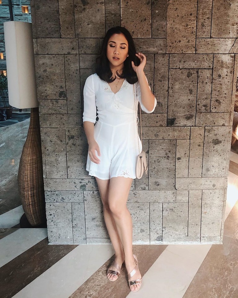 Liburan di Bali, Sherina Munaf Pamer Punggung hingga Belahan Dada Sherina Munaf tengah berlibur di Bali, ia membagikan outfit seksinya di Instagram, mulai dari pamer punggung seksi hingga belahan dada. Berikut penampilannya.