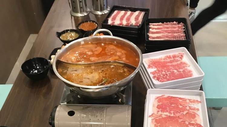 Episode Bikin Laper kali ini akan mengajak Bunda mencicipi Shabu-shabu ramah di kantong dan Ikan Cue Bawang yang tersohor.