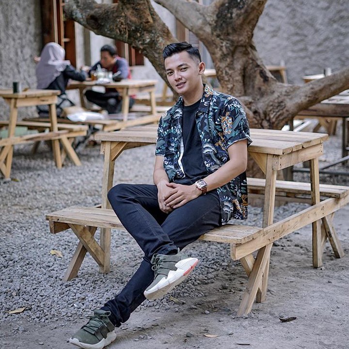 <p>Udah kayak model belum, Bun, gaya Dory Harsa saat difoto? (Foto: Instagram/ @doryharsa)<br /><br /></p>