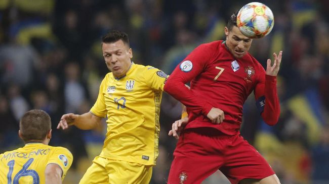 Statistik 700 Gol Ronaldo: Kepala Lebih Sakti dari Kaki Kiri Kepala Cristiano Ronaldo tampaknya lebih 'sakti' dari kaki kirinya untuk urusan jumlah gol yang dia lesakkan.