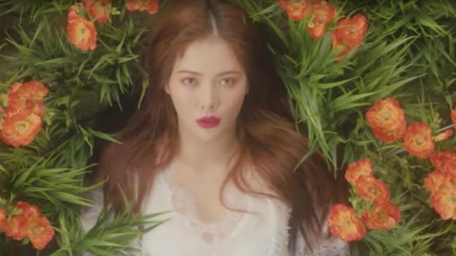 HyunA menjelaskan, PSY adalah sosok yang berpengaruh baginya. Ia yakin melangkah sebagai solois di bawah naungan agensi P Nation yang dimiliki oleh PSY.